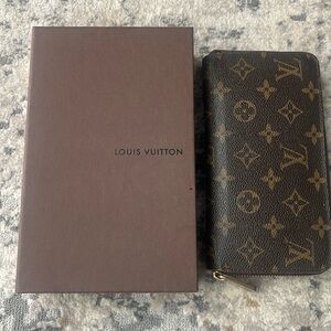 Used Louis Vuitton Zippy Wallet